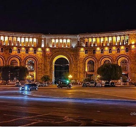 Studio Apartment Near Republic Square エレバン エクステリア 写真